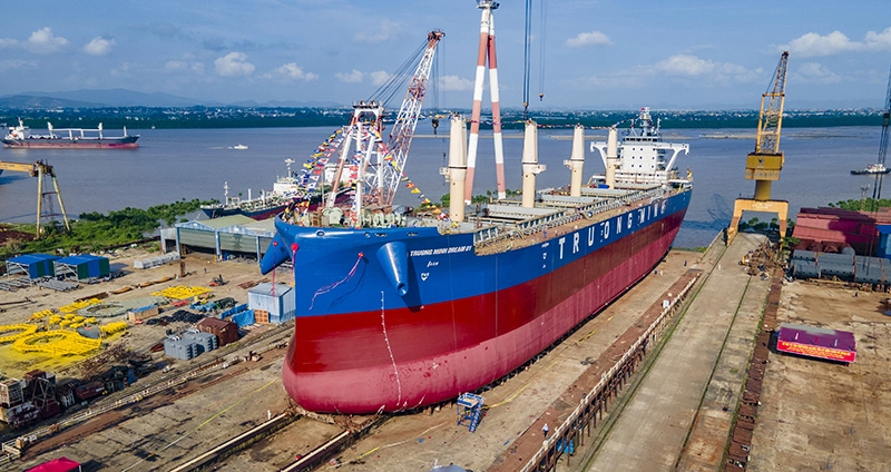 Tàu hàng 65.000 DWT